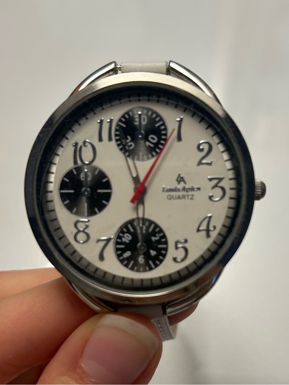 Louis Arden White Dial Analog Quartz Watch with Red Second Hand